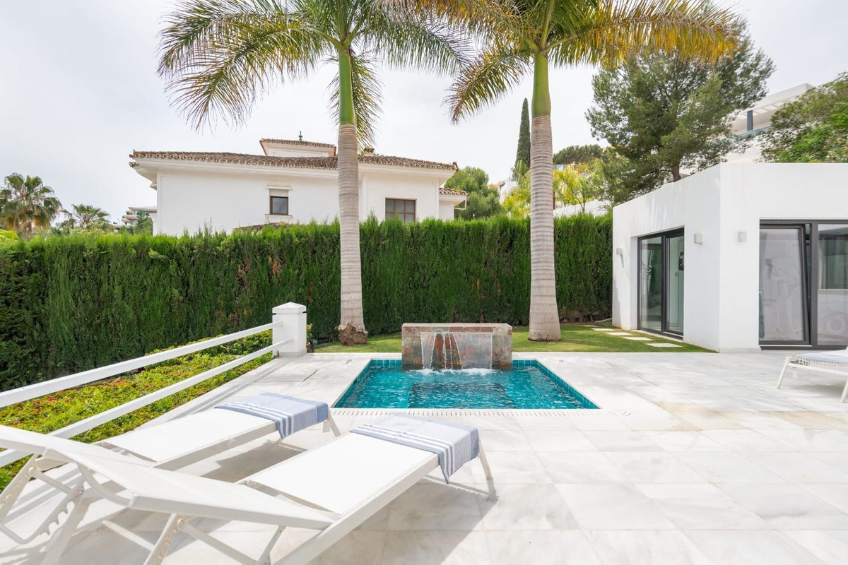 Villa in Nueva Andalucía — photograph 2