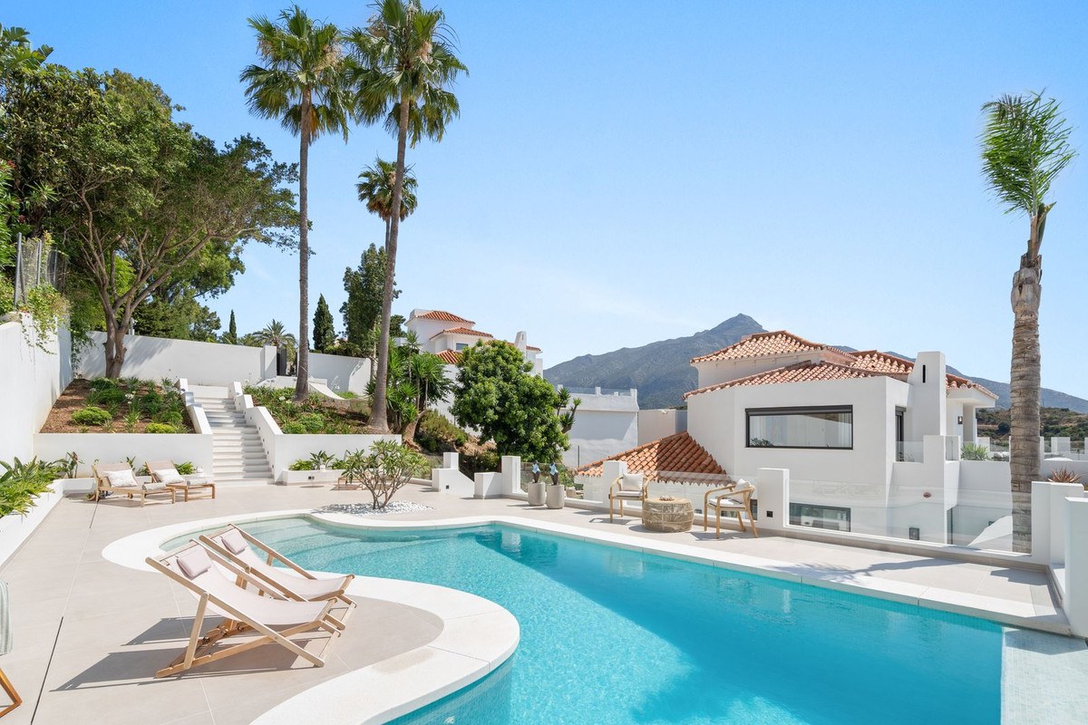 Villa in Nueva Andalucía — photograph 2