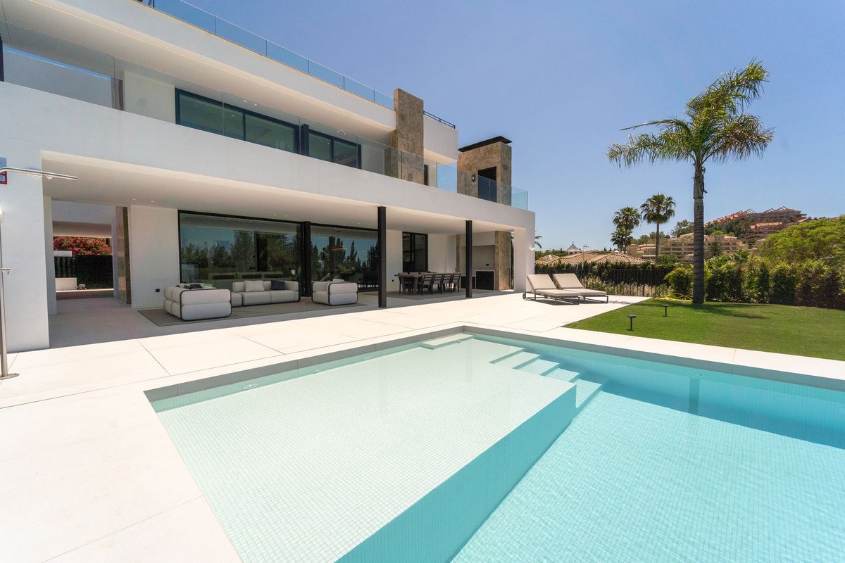 Villa in Nueva Andalucía — photograph 2