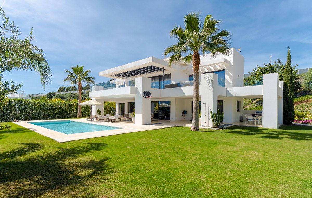 Villa in Nueva Andalucía — photograph 3
